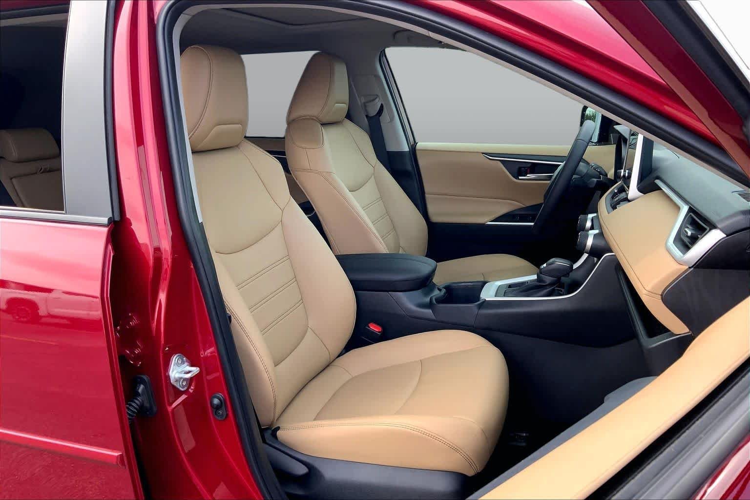Used 2025 Ruby Flare Pearl Toyota XLE Premium image 9