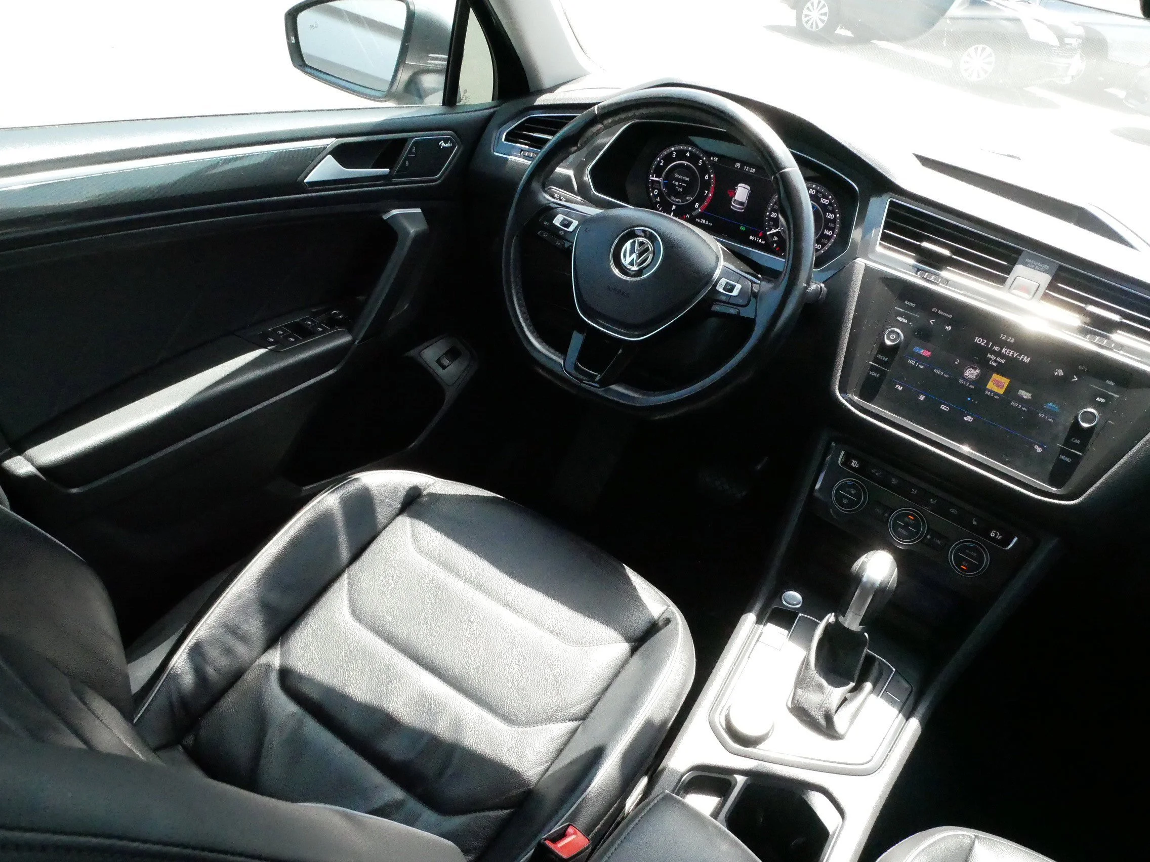 Used 2019 Platinum Gray Metallic Volkswagen SEL Premium image 9