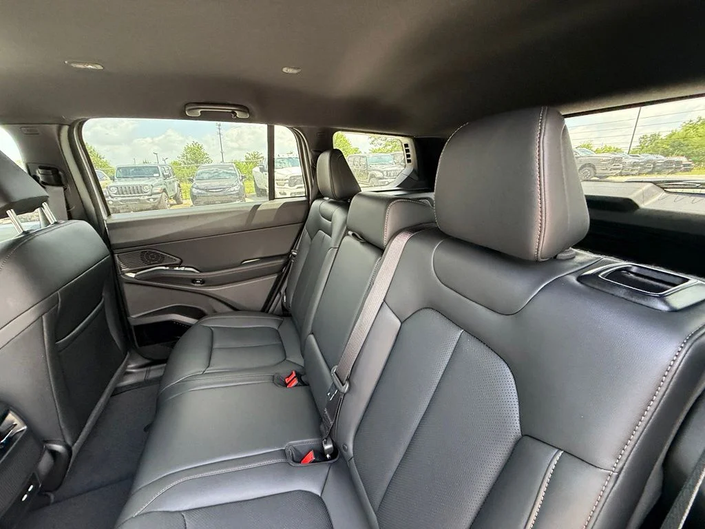 New 2026 Silver Zynith Clearcoat Jeep Limited image 24