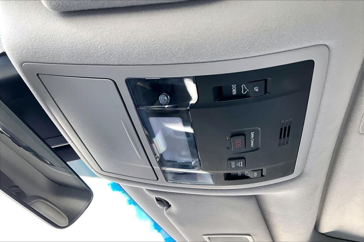 Used 2019 Eminent White Pearl Lexus  image 31