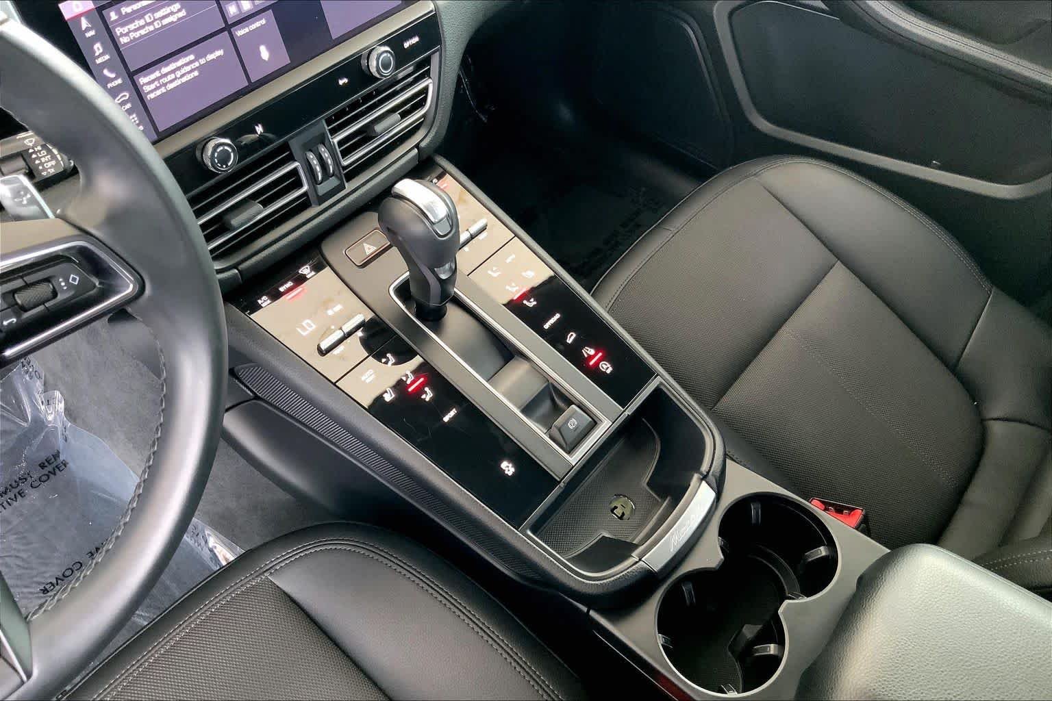 2022 Porsche Macan Base - Photo 17