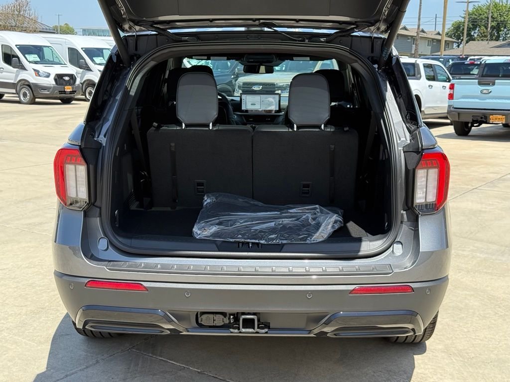 New 2026 Carbonized Gray Metallic Ford ST-Line image 15