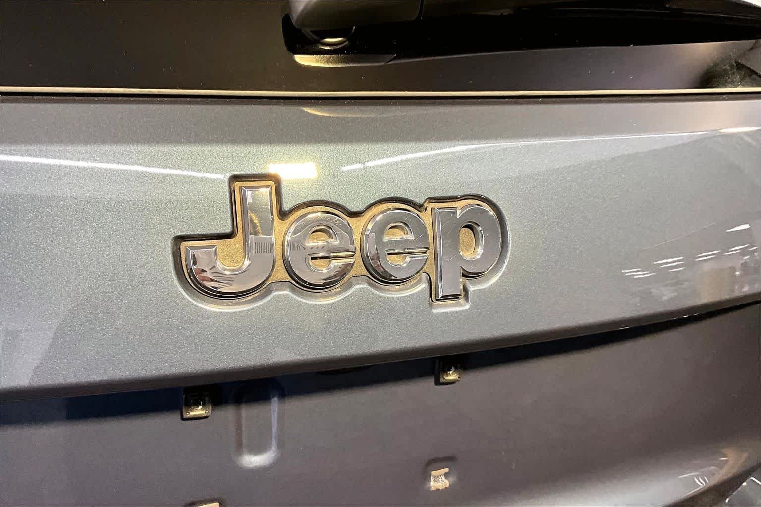 Used 2021 Slate Blue Pearlcoat Jeep Limited image 33