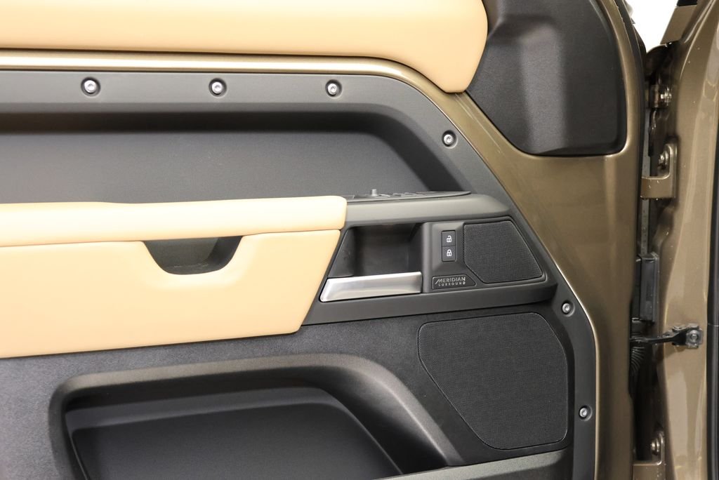 2026 Land Rover Defender X-Dynamic SE - Photo 27