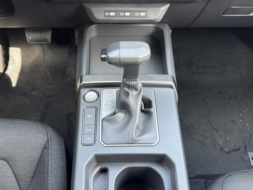 New 2027 Ivory Silver Kia LX image 20