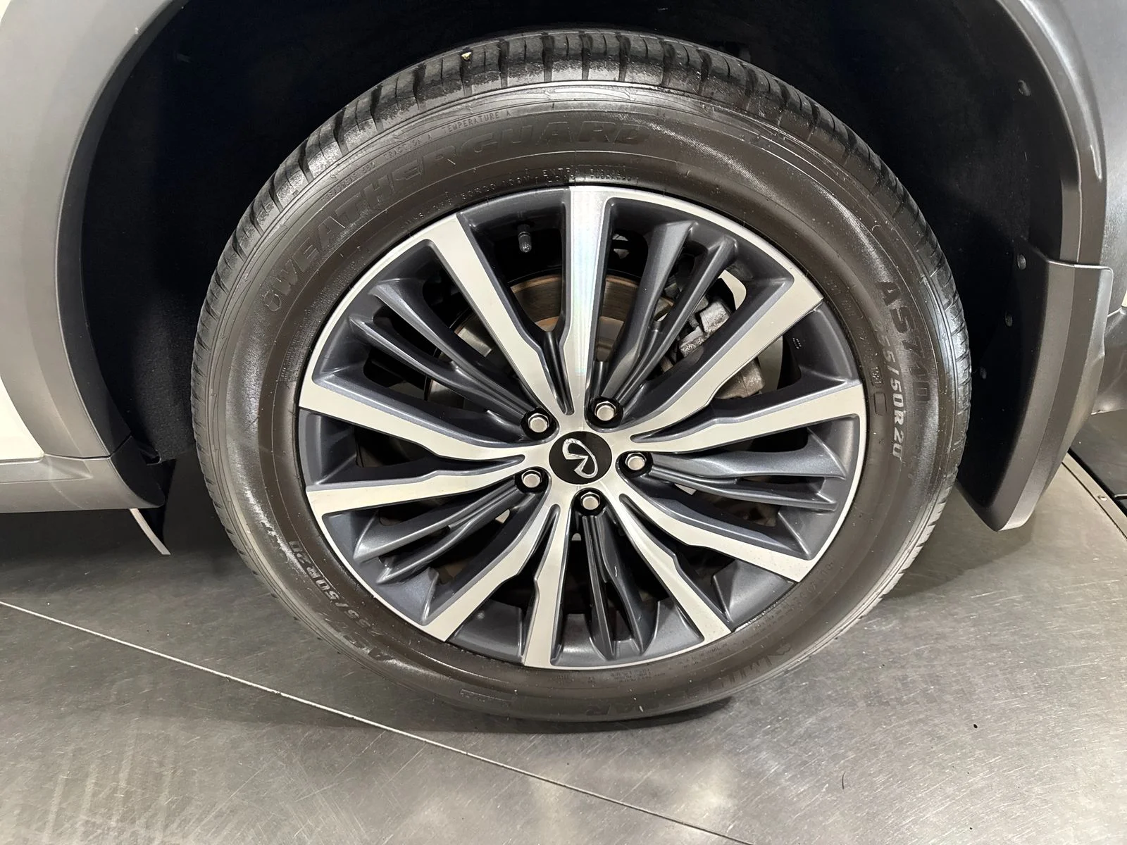 Used 2022 White INFINITI Sensory image 12