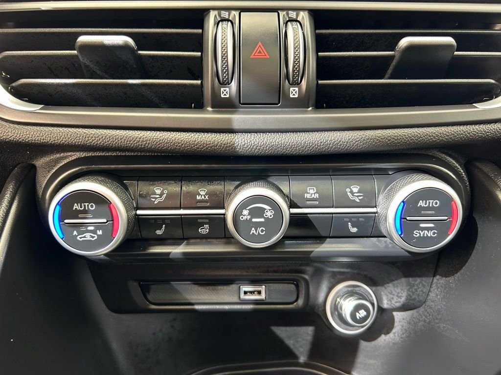 2025 Alfa Romeo Giulia Base - Photo 34
