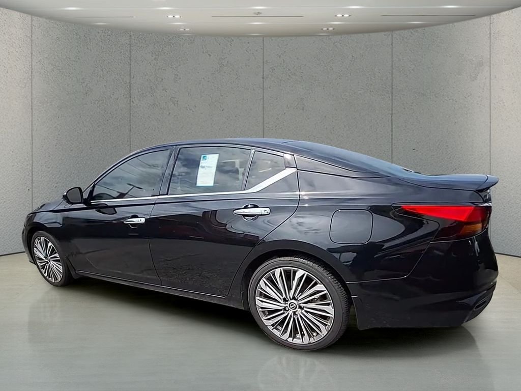 Used 2025 Black Nissan 2.5 SL image 51