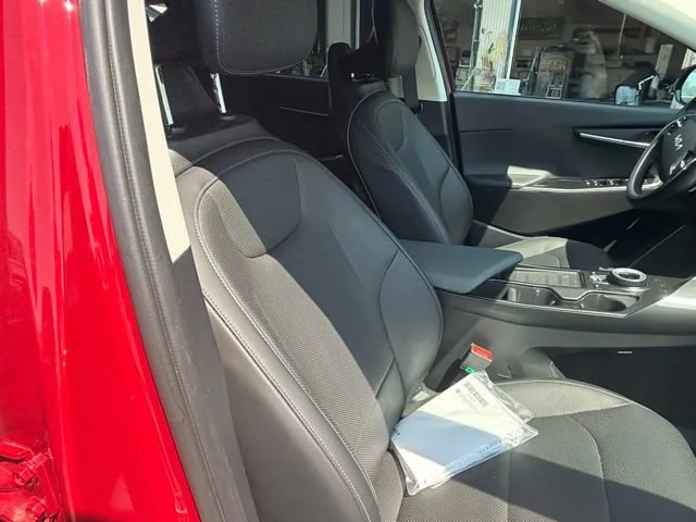 Used 2023 Runway Red Kia Wind image 10
