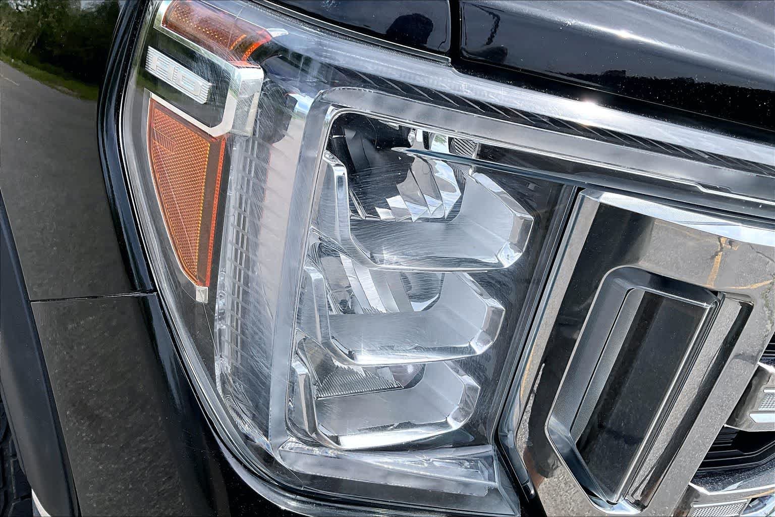 Used 2020 Onyx Black GMC SLE image 27