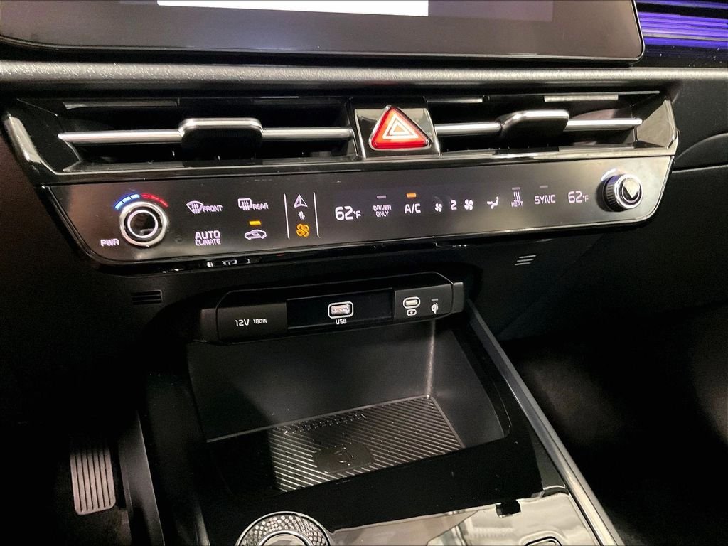 Used 2023 Green Kia Wind image 25