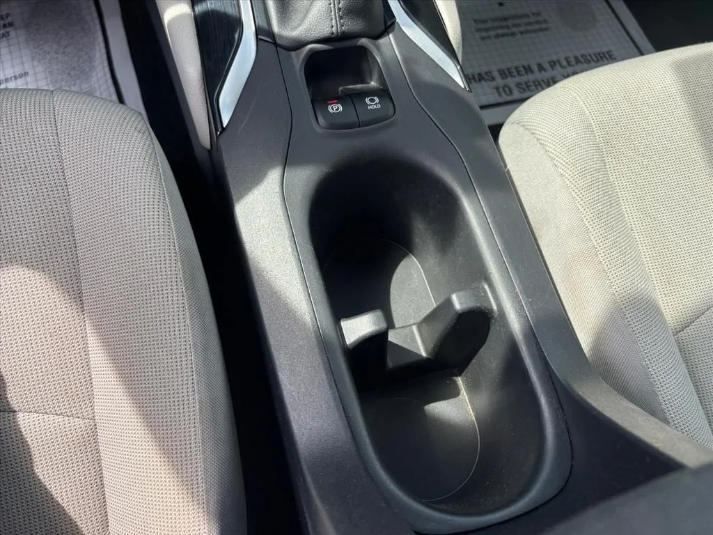 Used 2024  Toyota L image 19