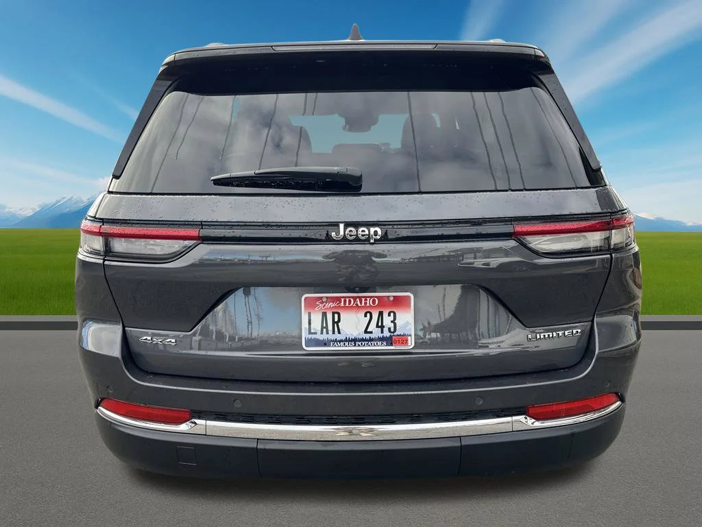 Used 2022 Gray Jeep Limited image 6