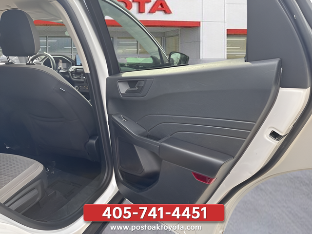 Used 2022 White Ford SE image 10