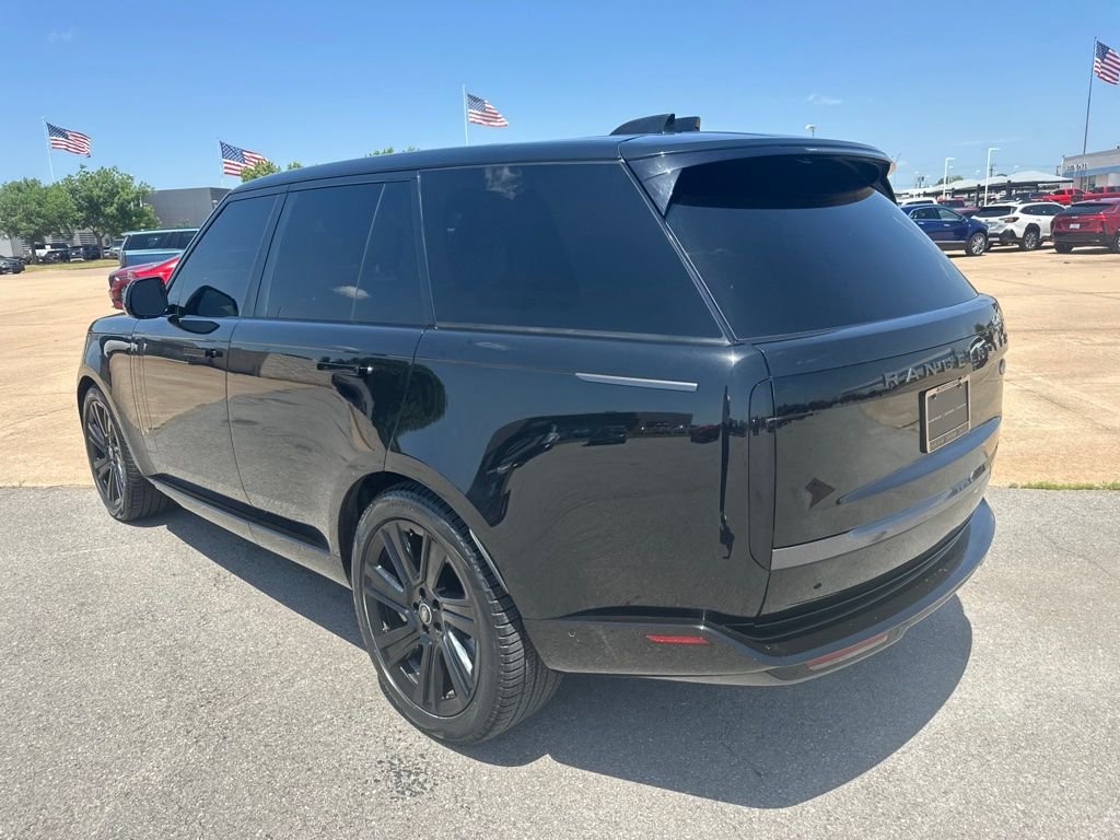Used 2023 Santorini Black Metallic Land Rover SE image 3