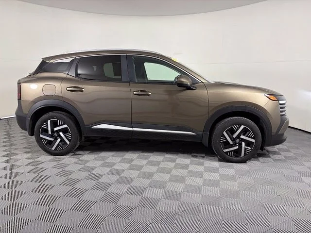 Used 2025 Brown Nissan SV image 28