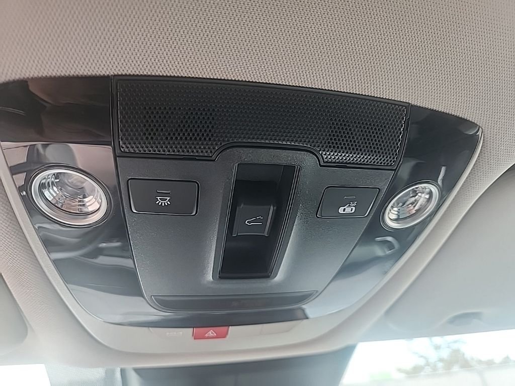 Used 2024 White Kia SX image 26