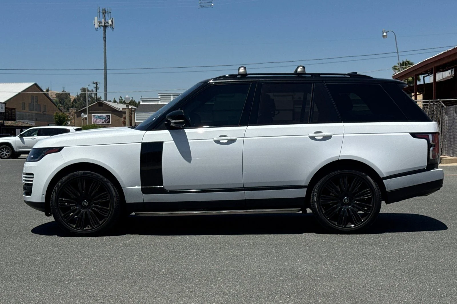 Used 2022 Fuji White Land Rover Westminster image 8