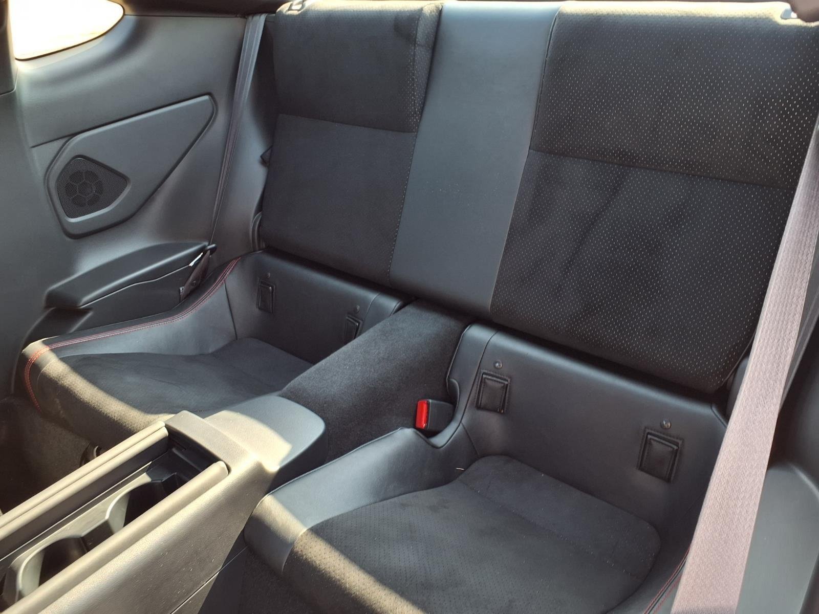 Used 2023 Ice Silver Metallic Subaru Limited image 21