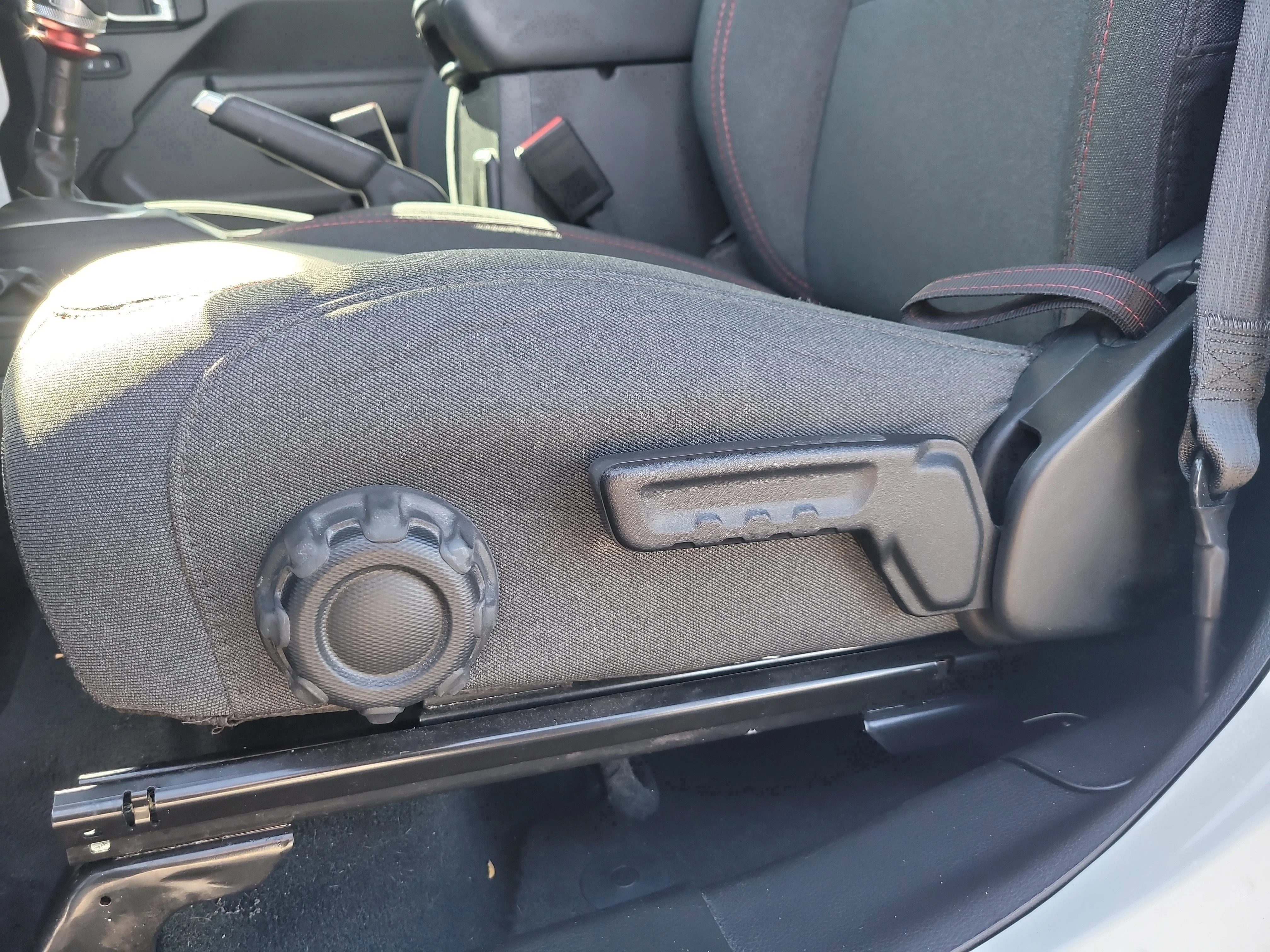 Used 2024 Bright White Clearcoat Jeep Rubicon image 17