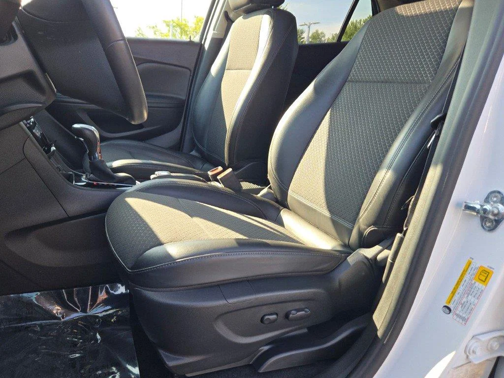 Used 2022 Summit White Buick Preferred image 20