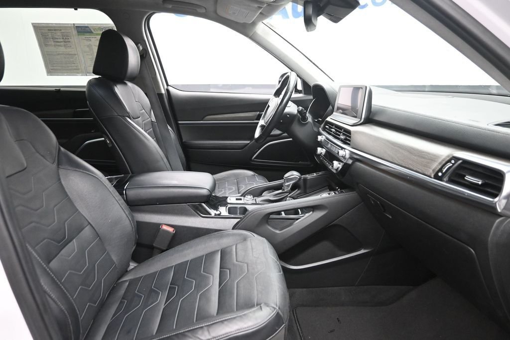 Used 2022 White Kia SX image 9