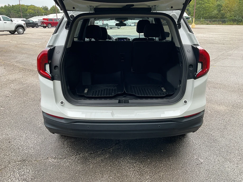 Used 2024 Summit White GMC SLE image 13