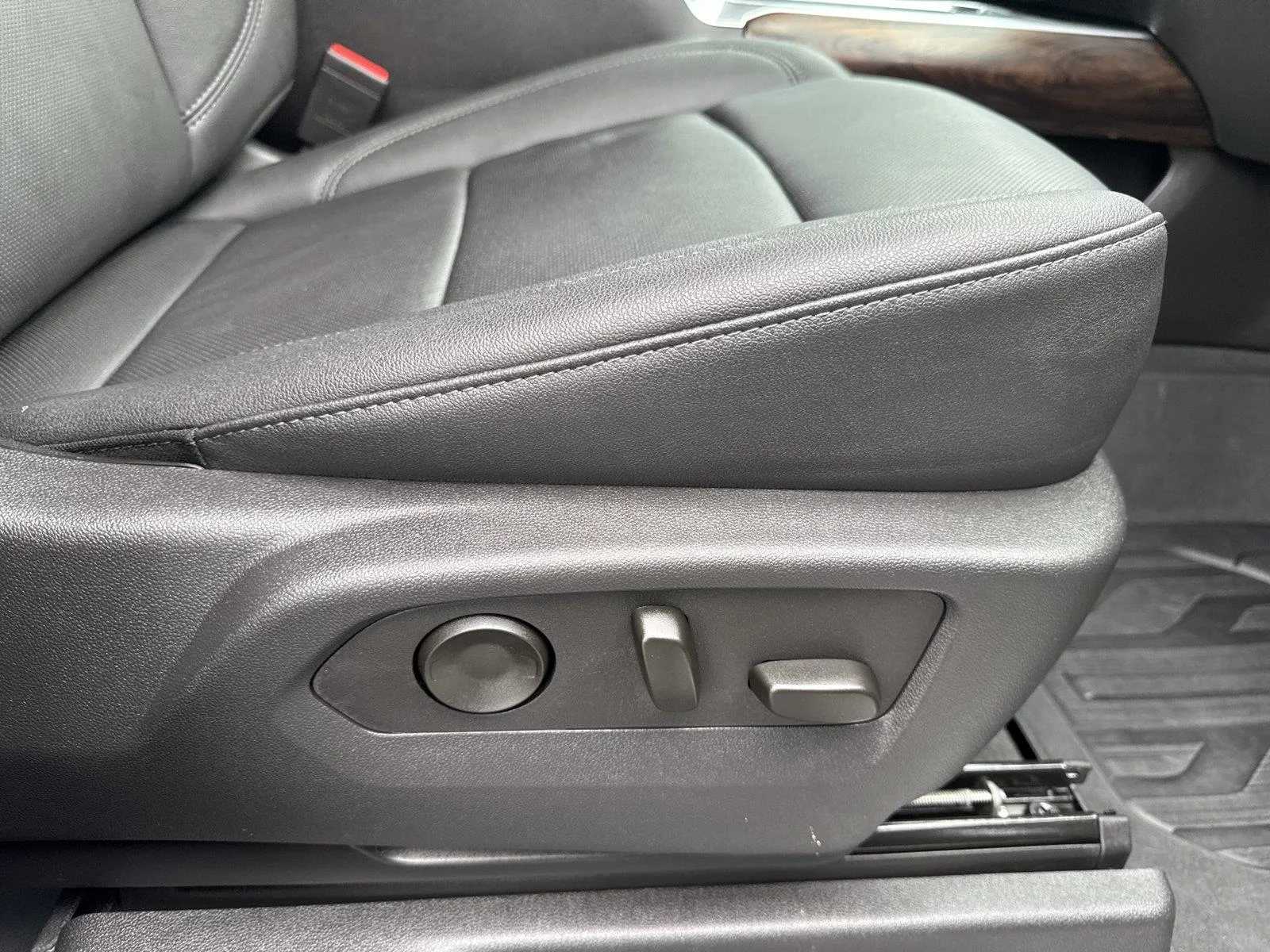 Used 2025 Sterling Metallic GMC SLT image 36