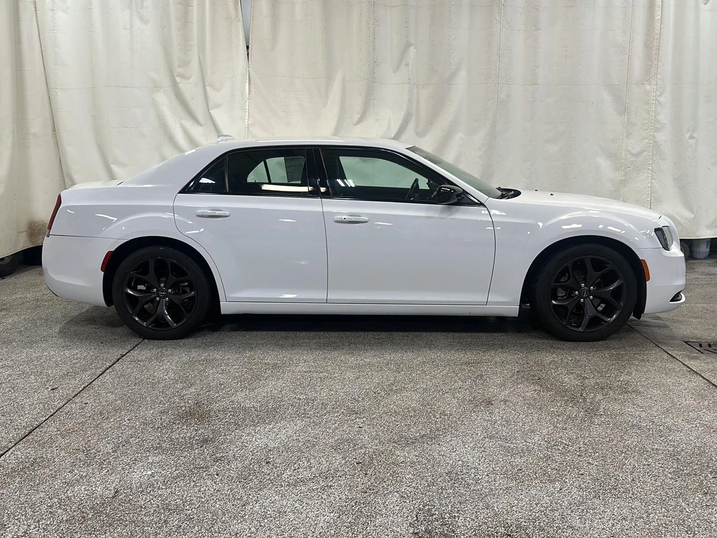 Used 2021 Bright White Clearcoat Chrysler Touring image 6