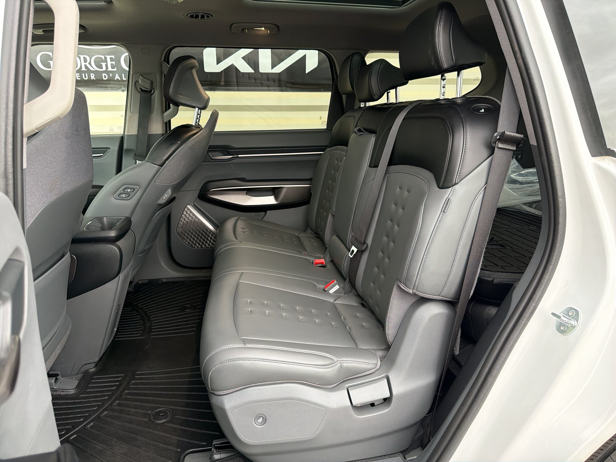 Certified Used 2024 Snow White Pearl Kia Wind image 12