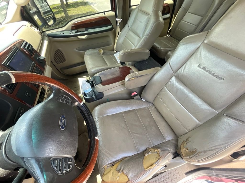 Used 2006 Red Ford  image 10