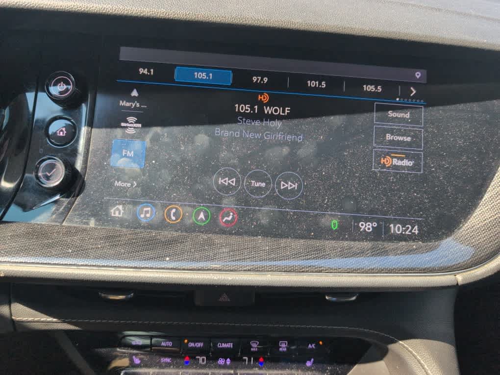 Used 2021 Summit White Buick Essence image 10