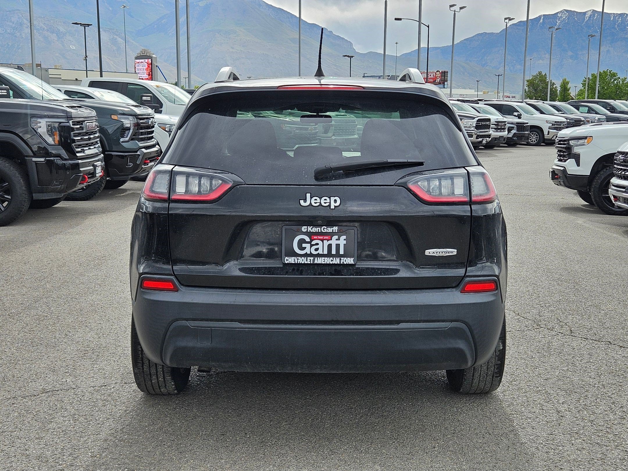 Used 2020 Diamond Black Crystal Pearlcoat Jeep Latitude image 4