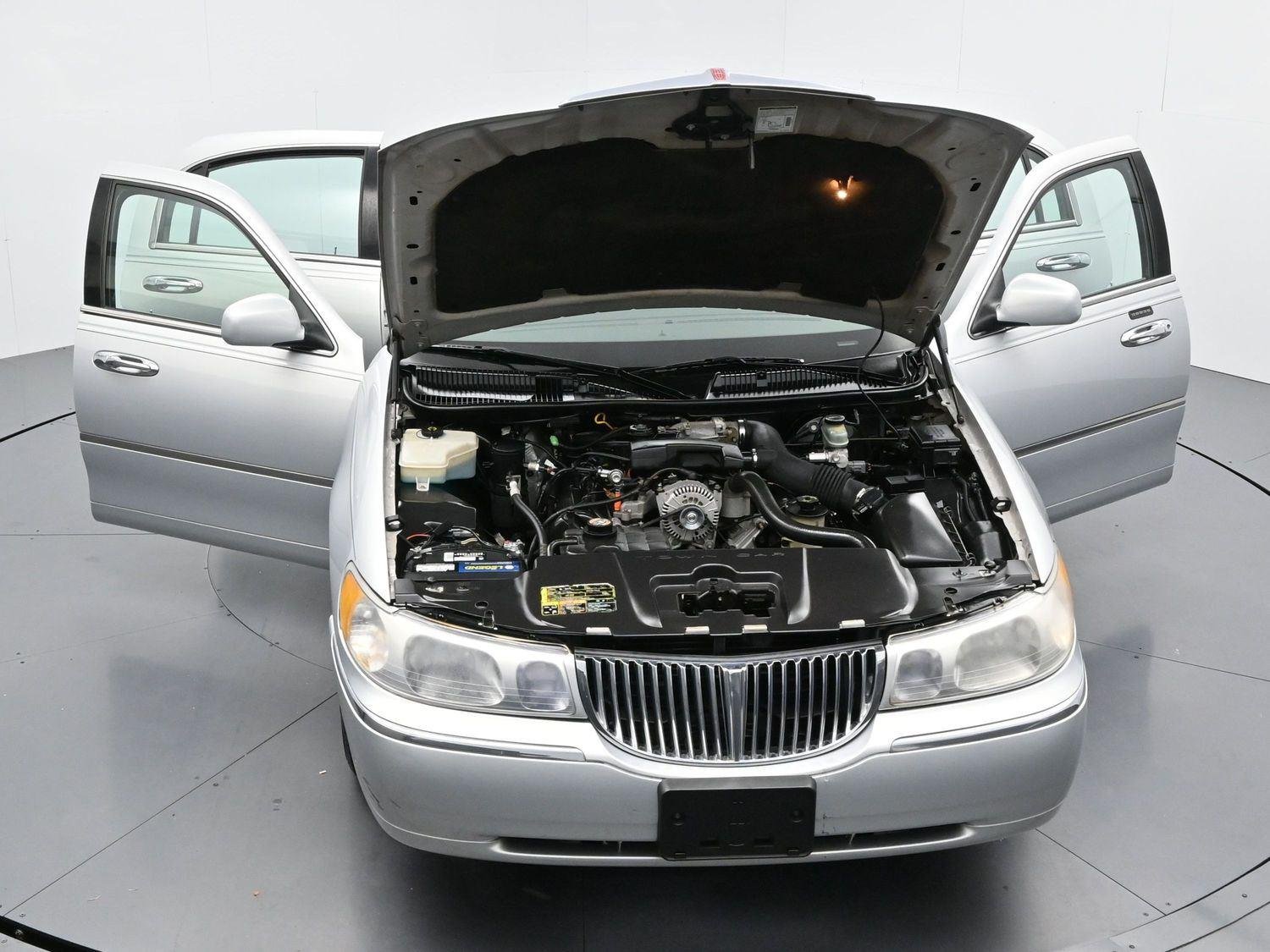 Used 2000  Lincoln Executive image 34