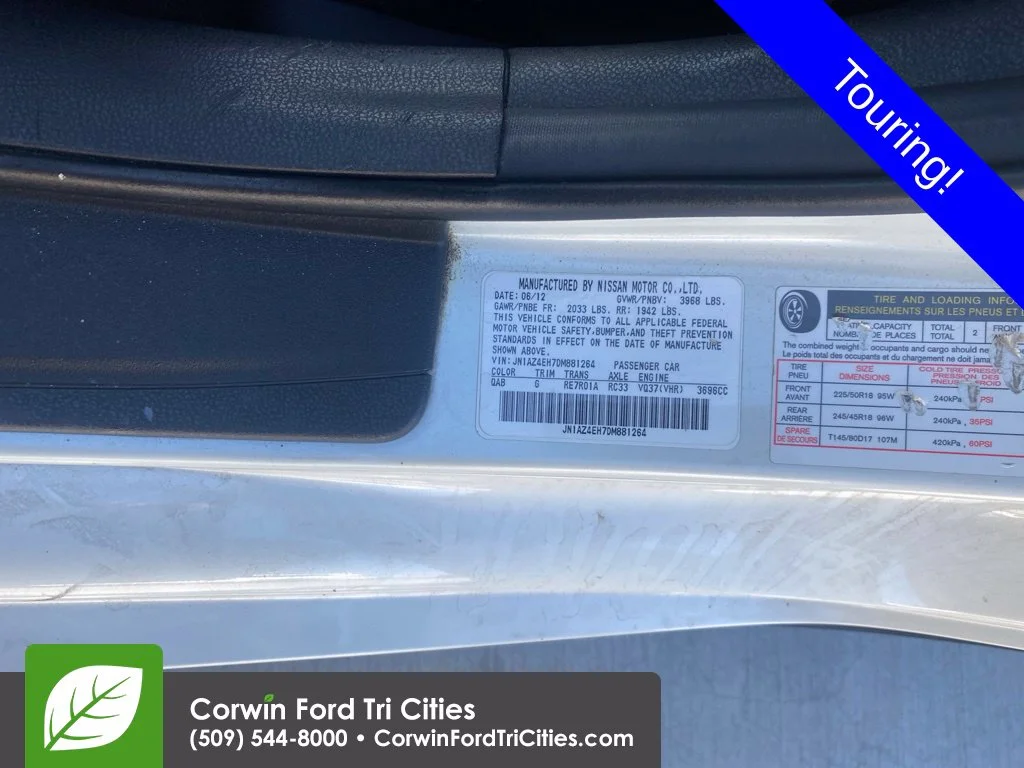Used 2013 White Nissan Touring image 8