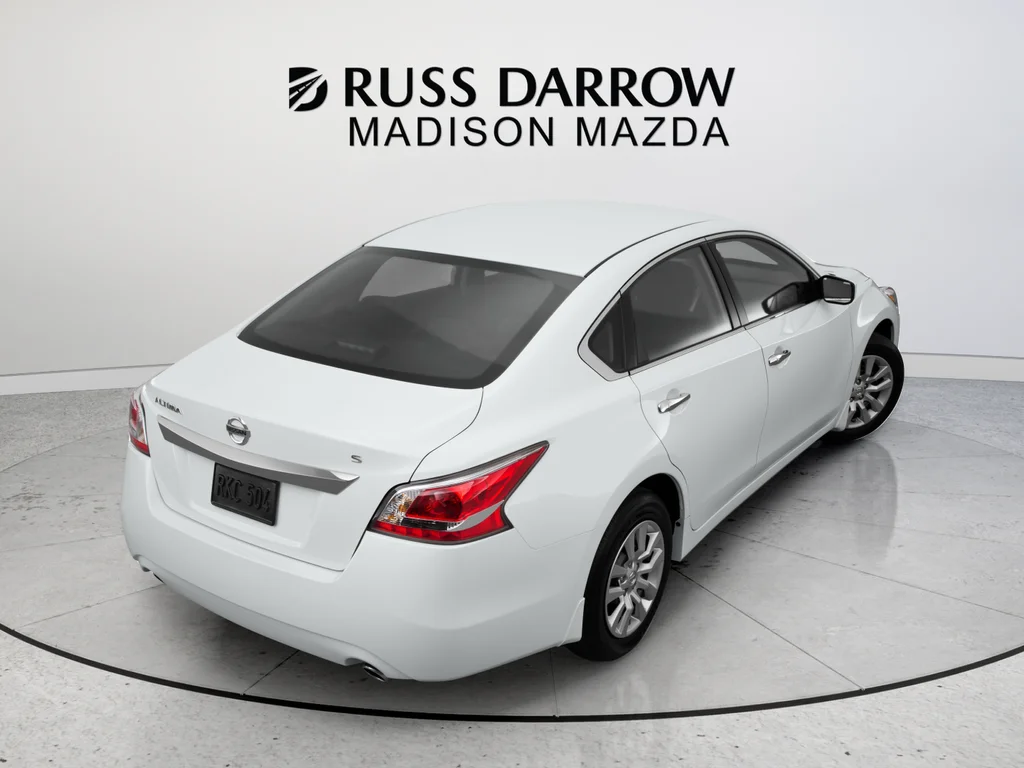 Used 2015 White Nissan 2.5 S image 4