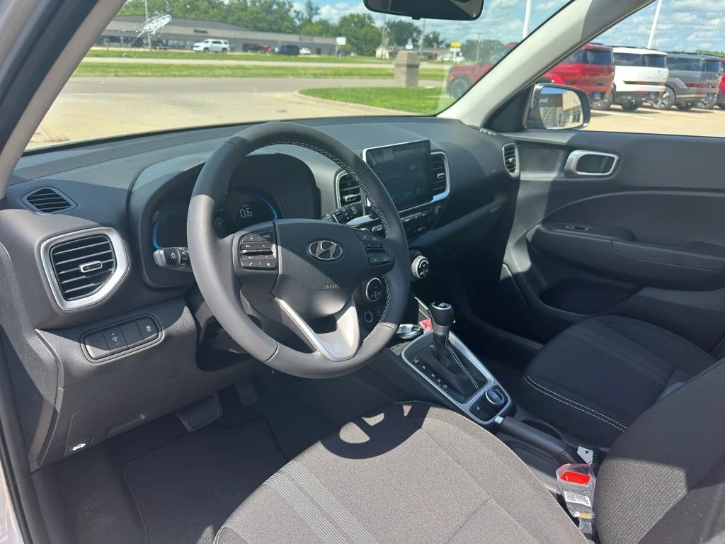 New 2026 Shimmering Silver Hyundai SEL image 12
