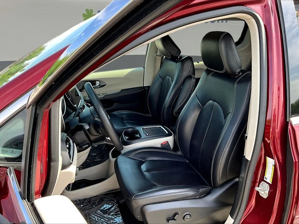 Used 2023 Red Chrysler Touring L image 23