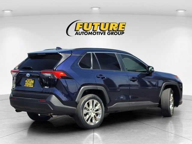 Used 2020  Toyota XLE Premium image 4