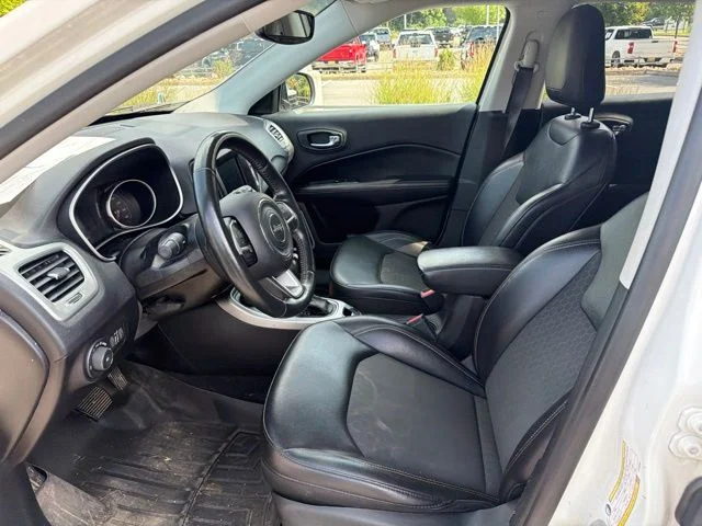 Used 2019 White Jeep Latitude image 12