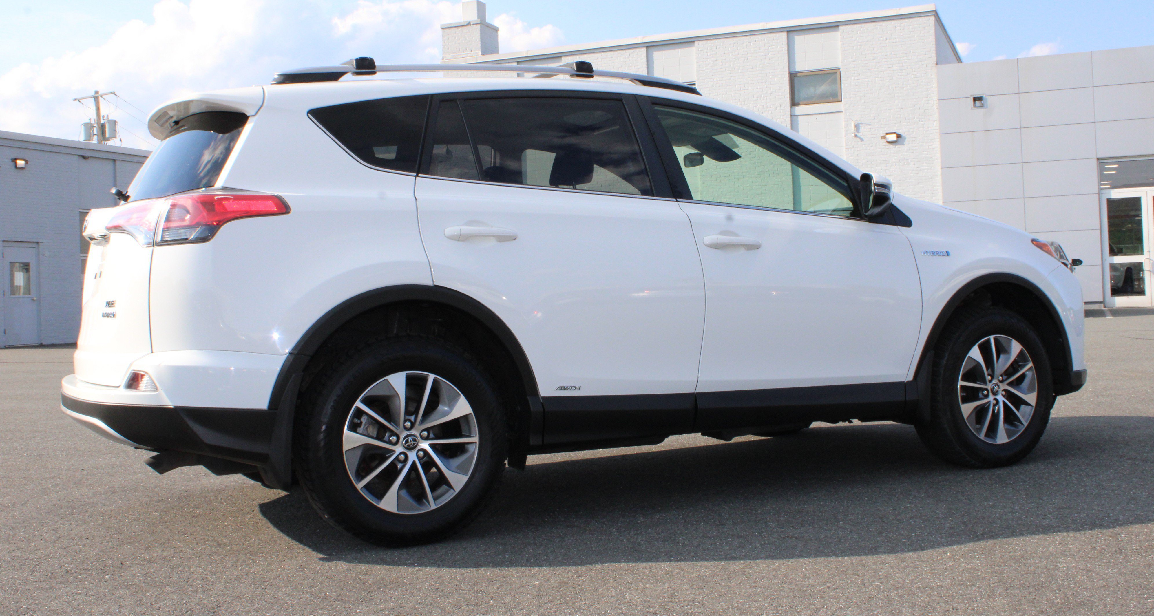 Used 2018 White Toyota  image 7