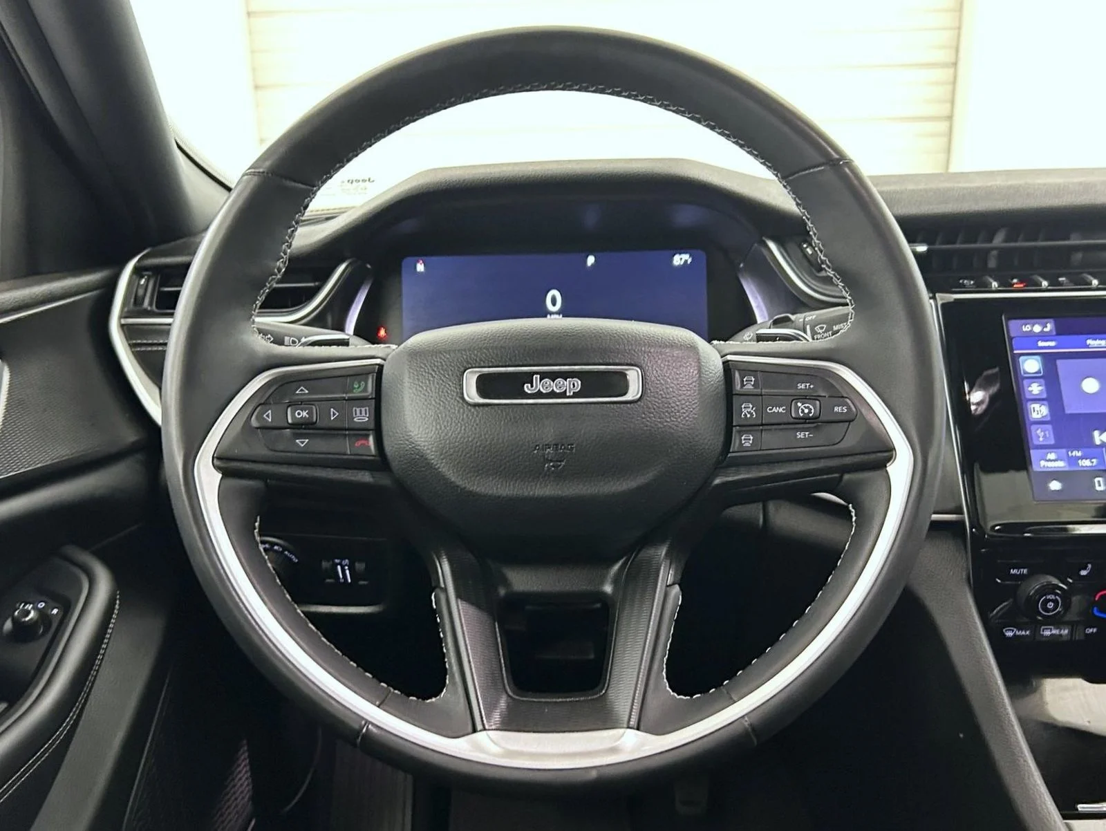 Used 2023 White Jeep Altitude image 11