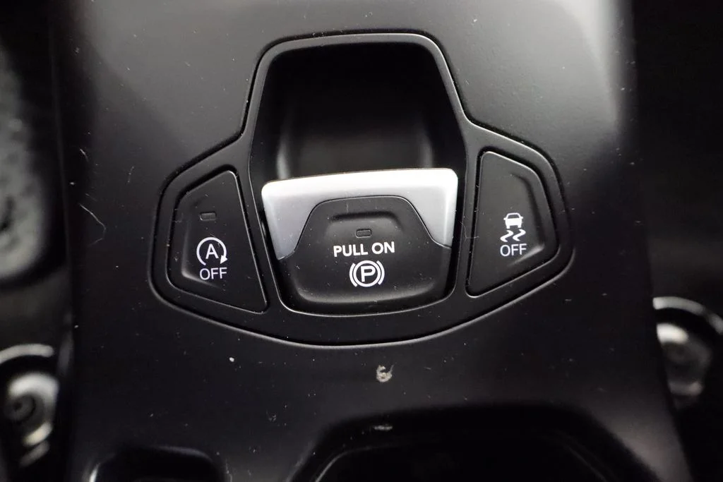 Certified Used 2023 White Jeep Latitude image 35