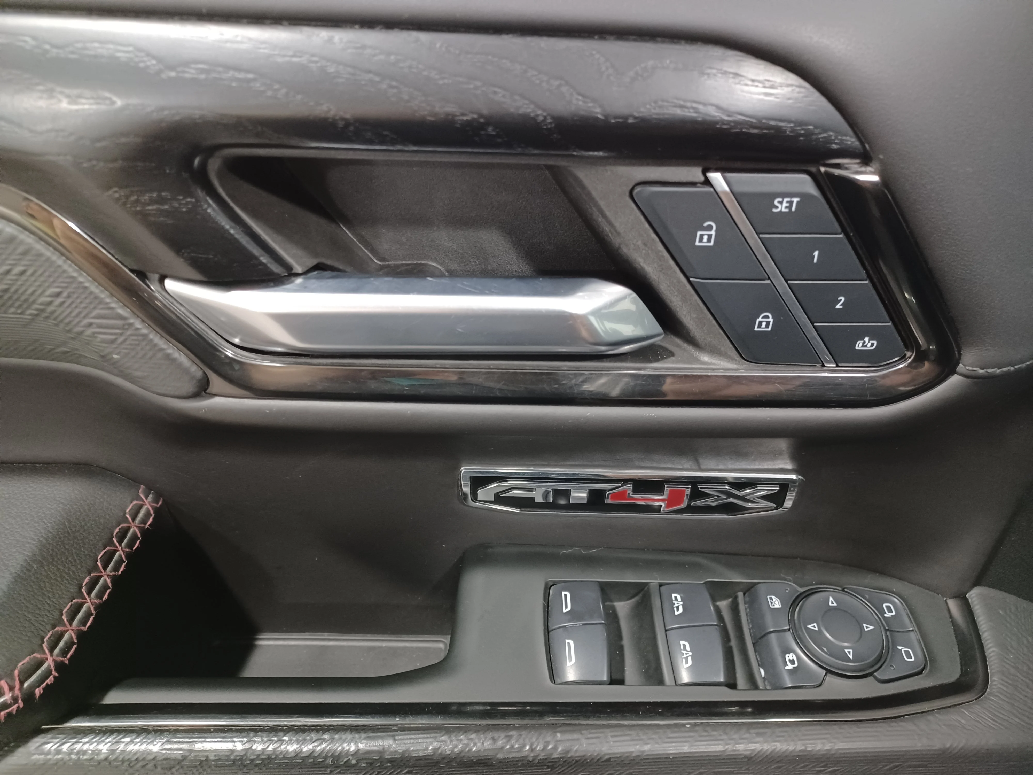 Used 2024 Sterling Metallic GMC AT4X 4WD*3.0L Duramax | Adaptive Cruise | Remote Start | Cooled Leather | Sunroof | Htd Wheel | AEV image 9