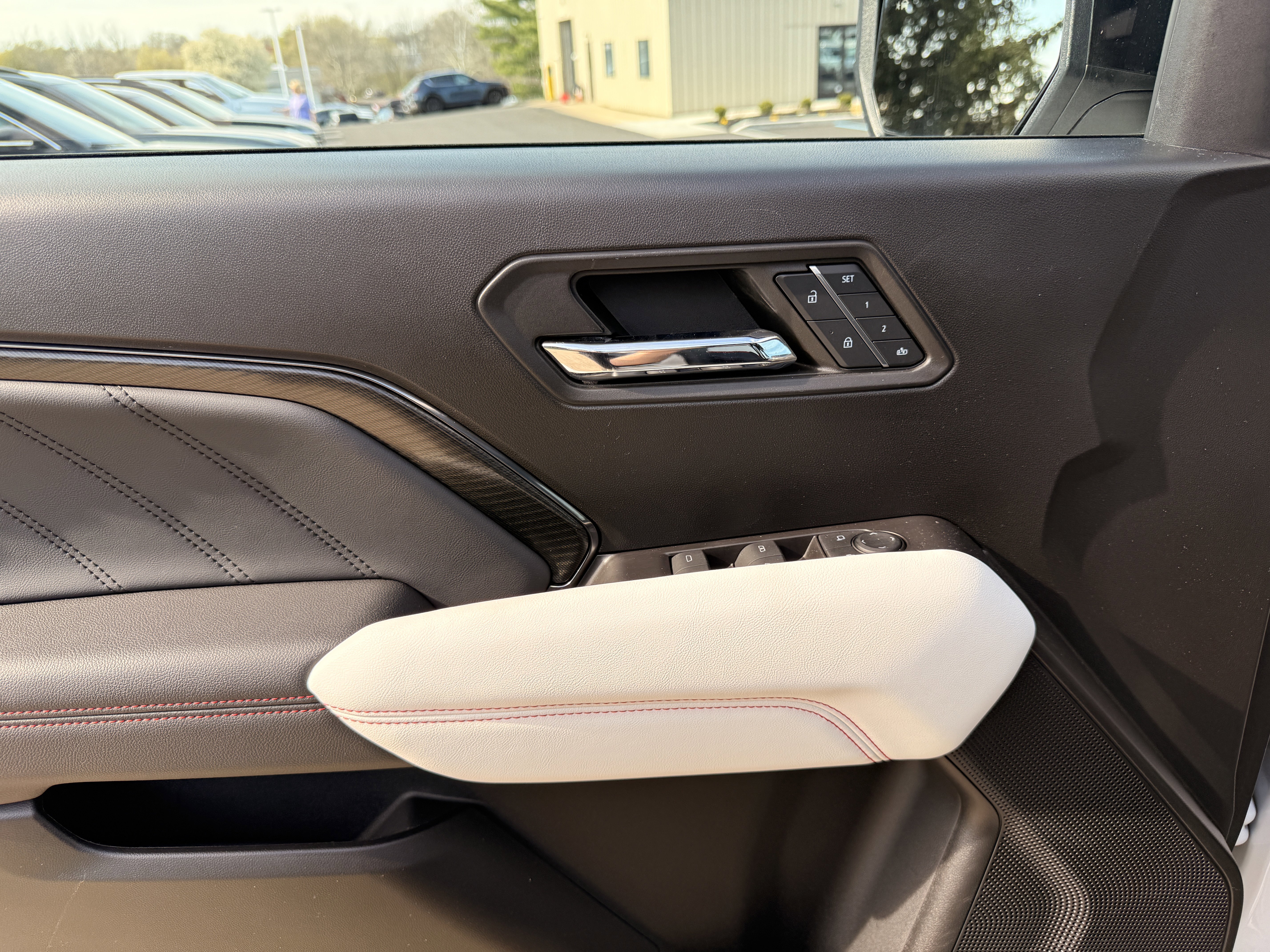 Used 2024 Summit White GMC 4WD AT4X image 33
