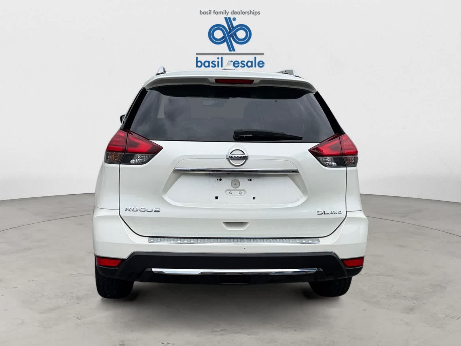 Used 2017 Pearl White Nissan SL image 6