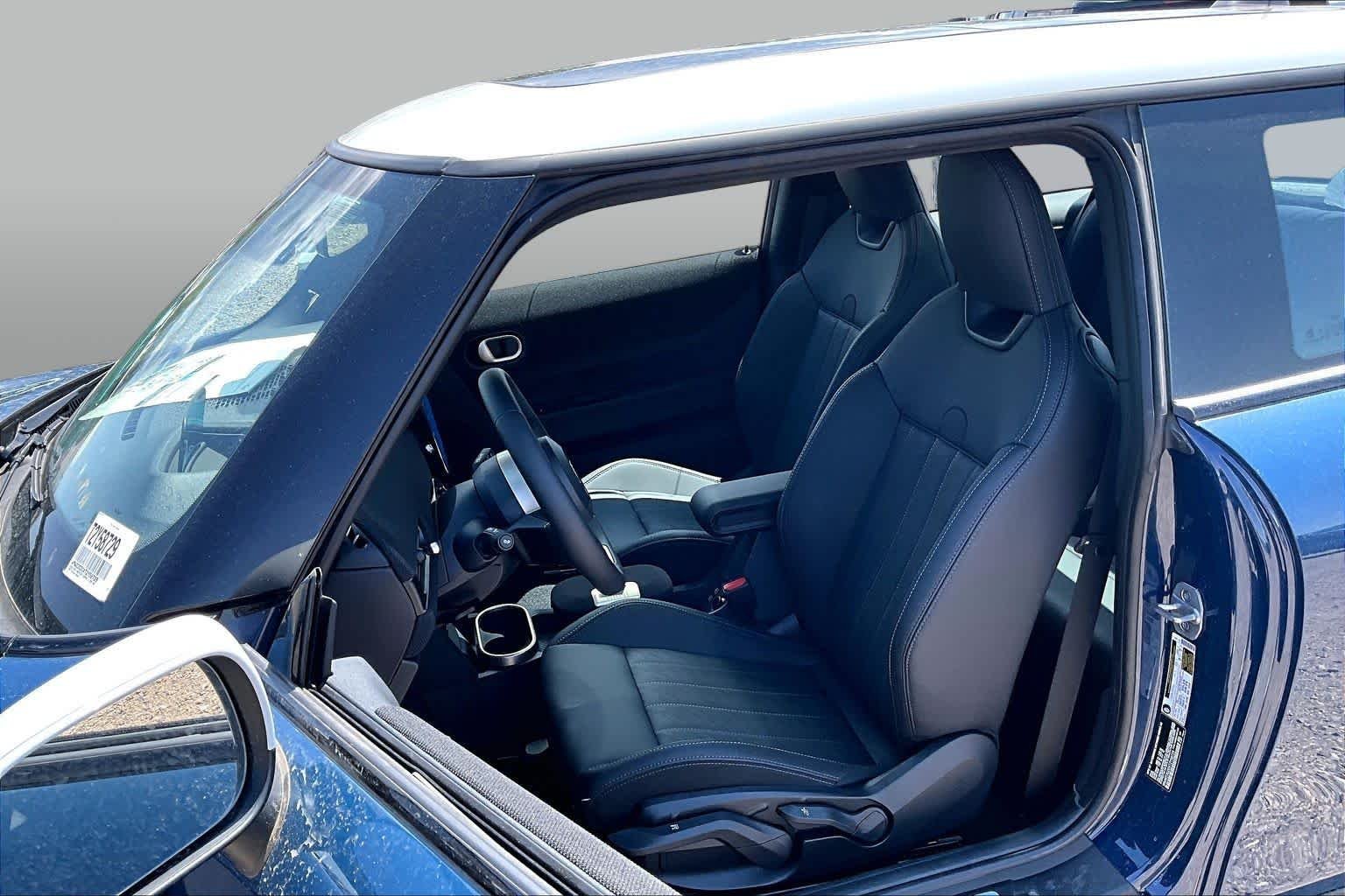 New 2026 Indigo Sunset Blue Metallic MINI Signature Plus image 8