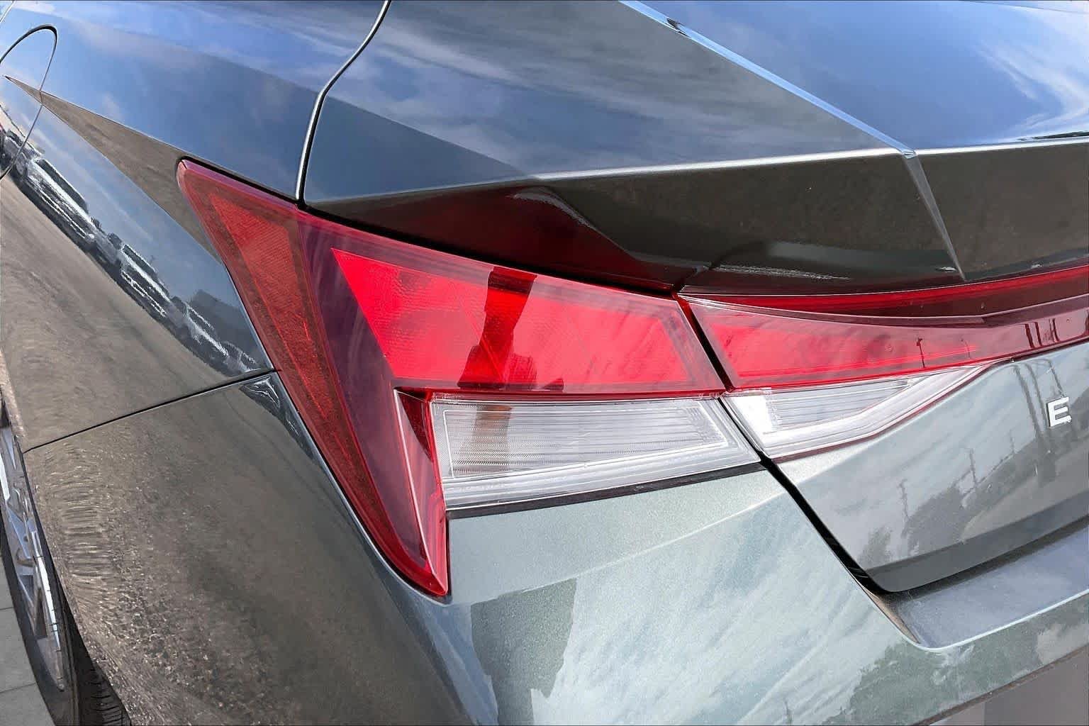 Used 2024 Amazon Gray Hyundai SEL image 27