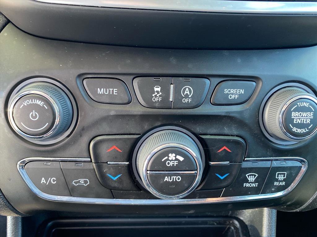 Used 2022 Bright White Clearcoat Jeep Limited image 14