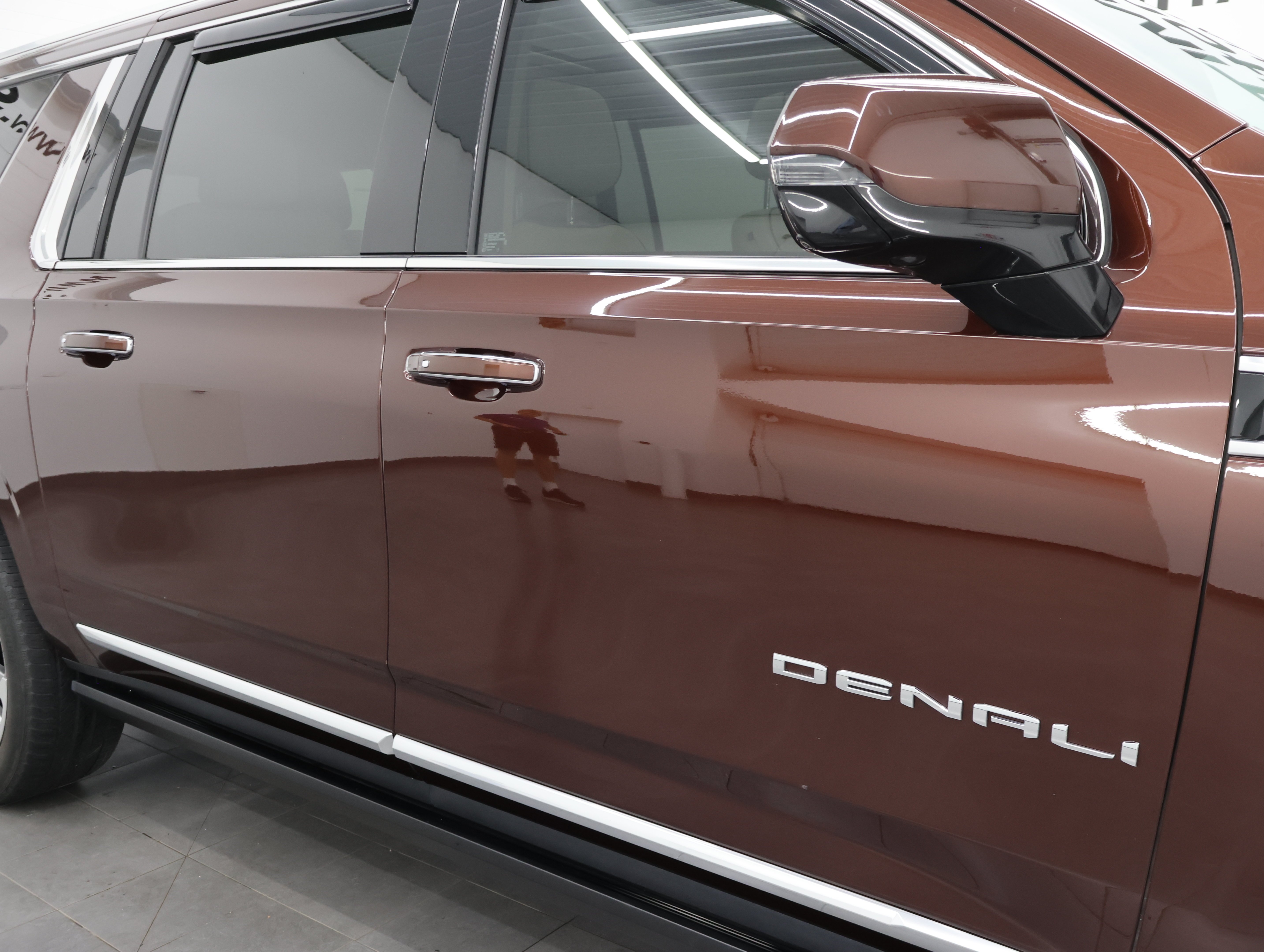 Used 2022 Redwood Metallic GMC Denali image 30